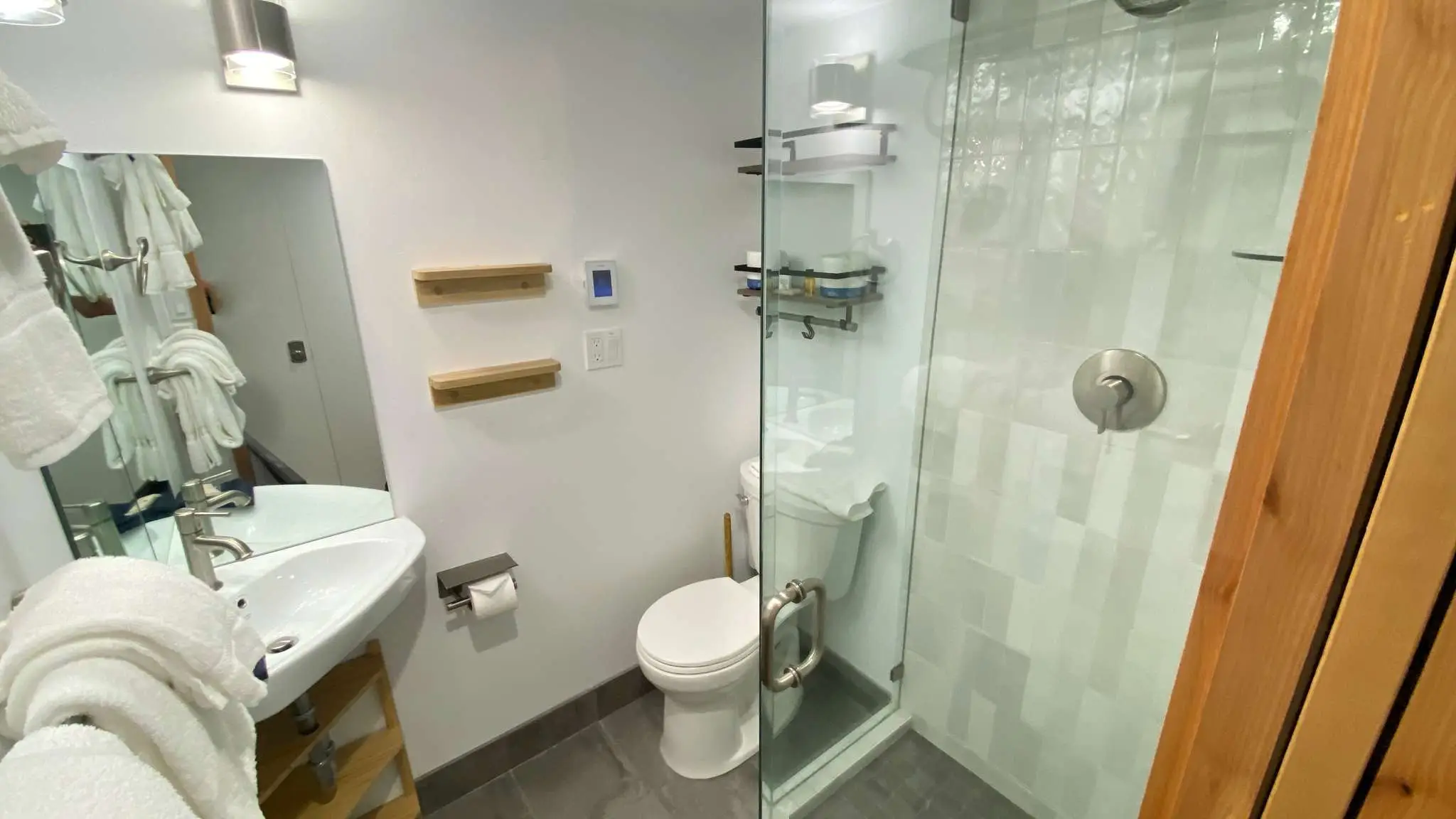 101-hall-bath-6-8-22-4032x