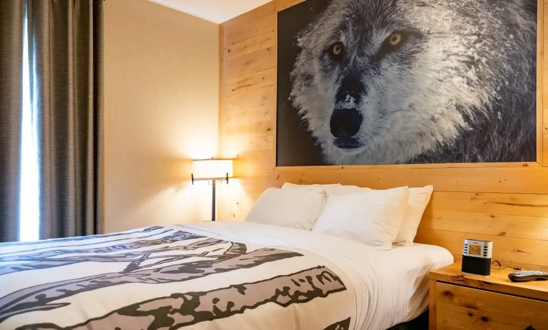 1080-RMR-2BedWolfCondo-Bedroom