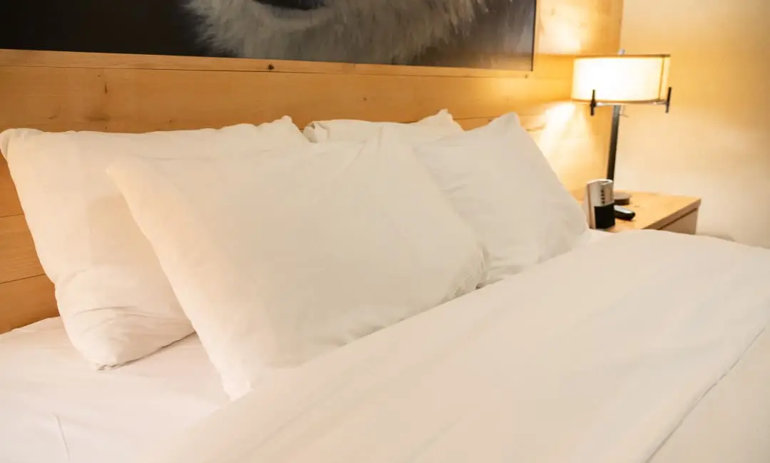 1080-RMR-2BedWolfCondo-Bedroom2