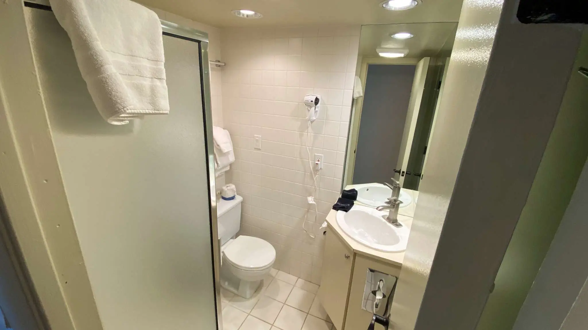 207-hall-bath-2-24-21-4032x