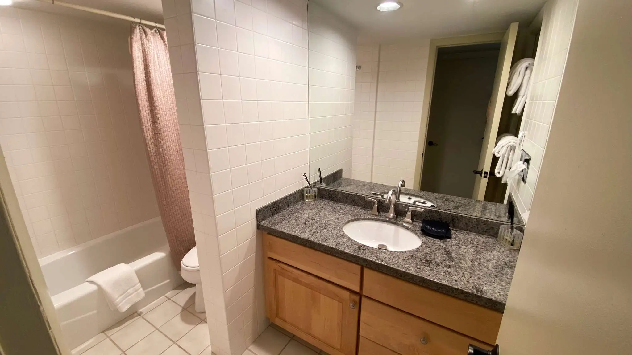 207-main-bath-2-24-21-4032x