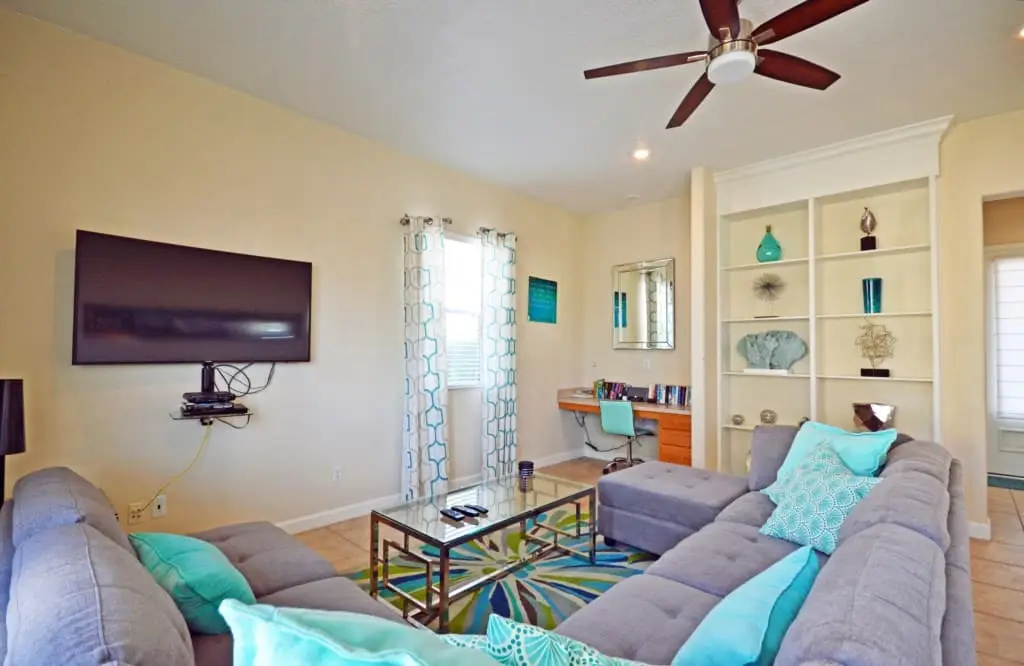 5Familyroom1.3