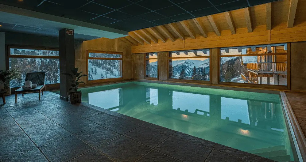 61dc95124ea750eb15fc4e49_Espace-Bien-Etre-Baignade-Hotel-Carlina-La-Plagne-Les-Etincelles 2