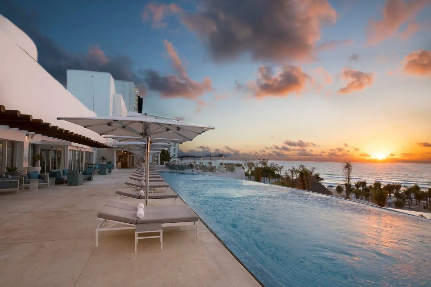 CUN-Le-Blanc-Spa-Resort-Pool-012