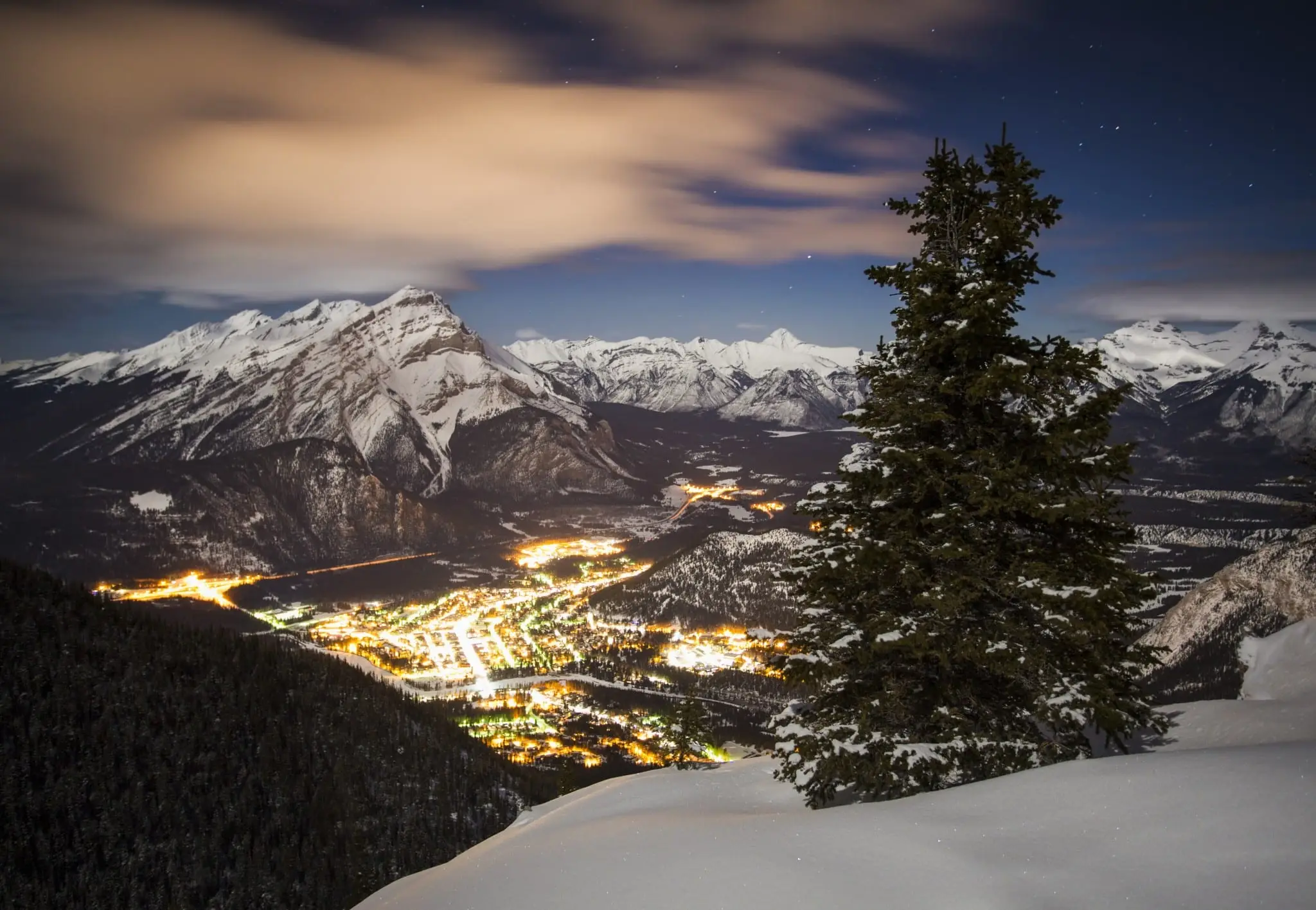 Destination_Signature_Banff_Townsite_Green_Spot_Winter_Paul_Zizka_18_Horizontal-2048x1417-1