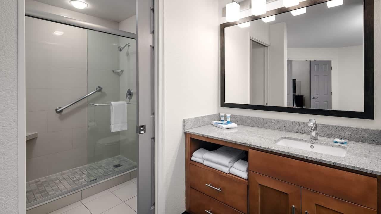 Hyatt-House-Scottsdale-Old-Town-P061-Bathroom.16x9