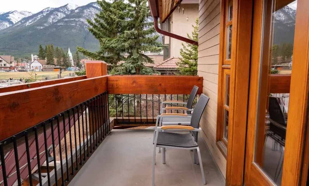 Mountain-View-King-Suite-view-1080