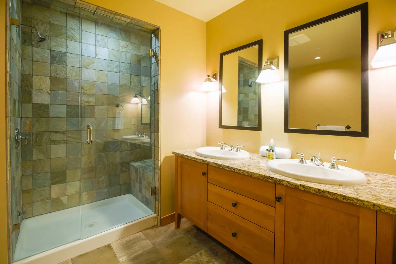 RFlett_RMRL_Slalom-Creek_Bathroom