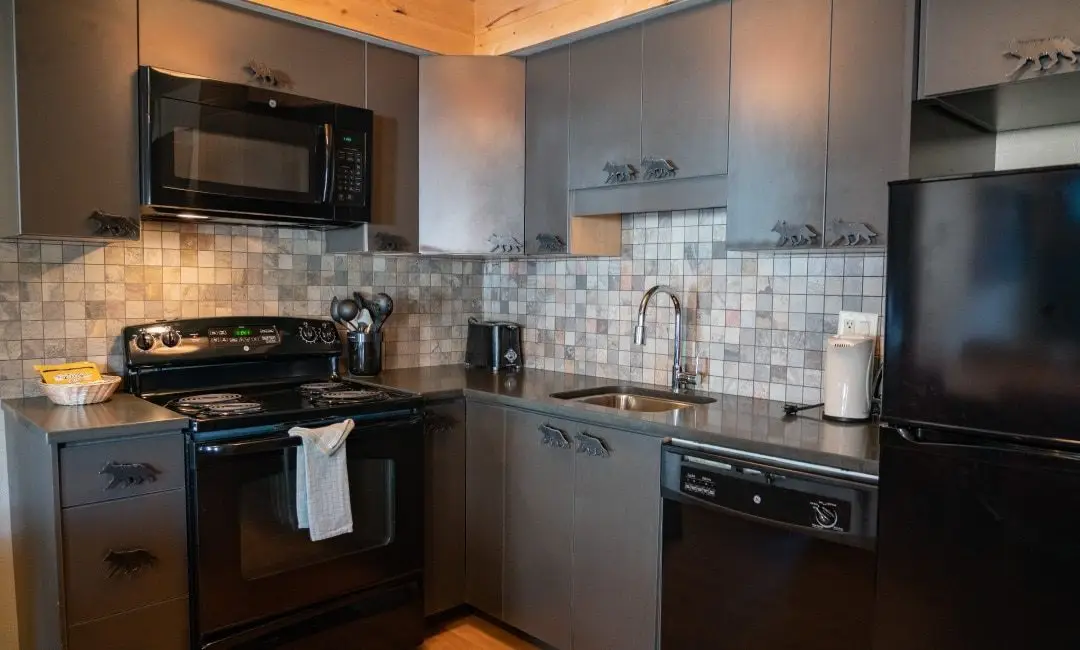 RMR-4-Wolf1Bedroom-1080