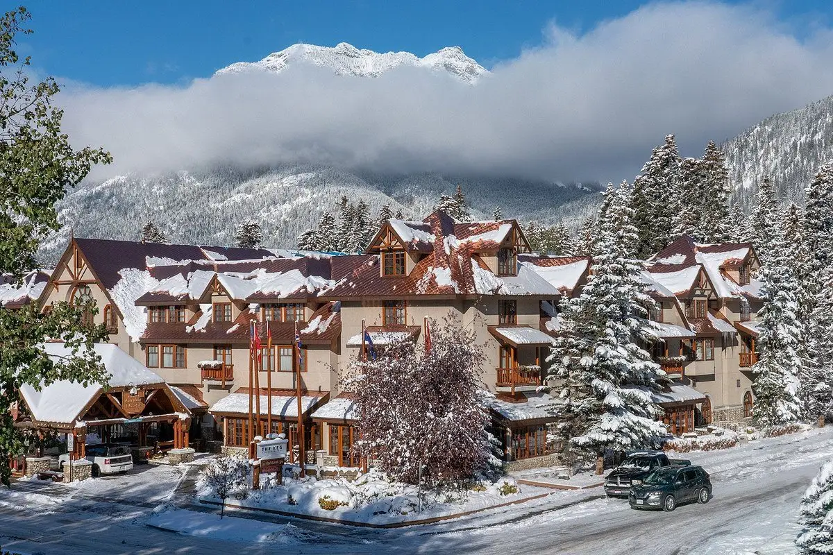 BANFF CARIBOU LODGE