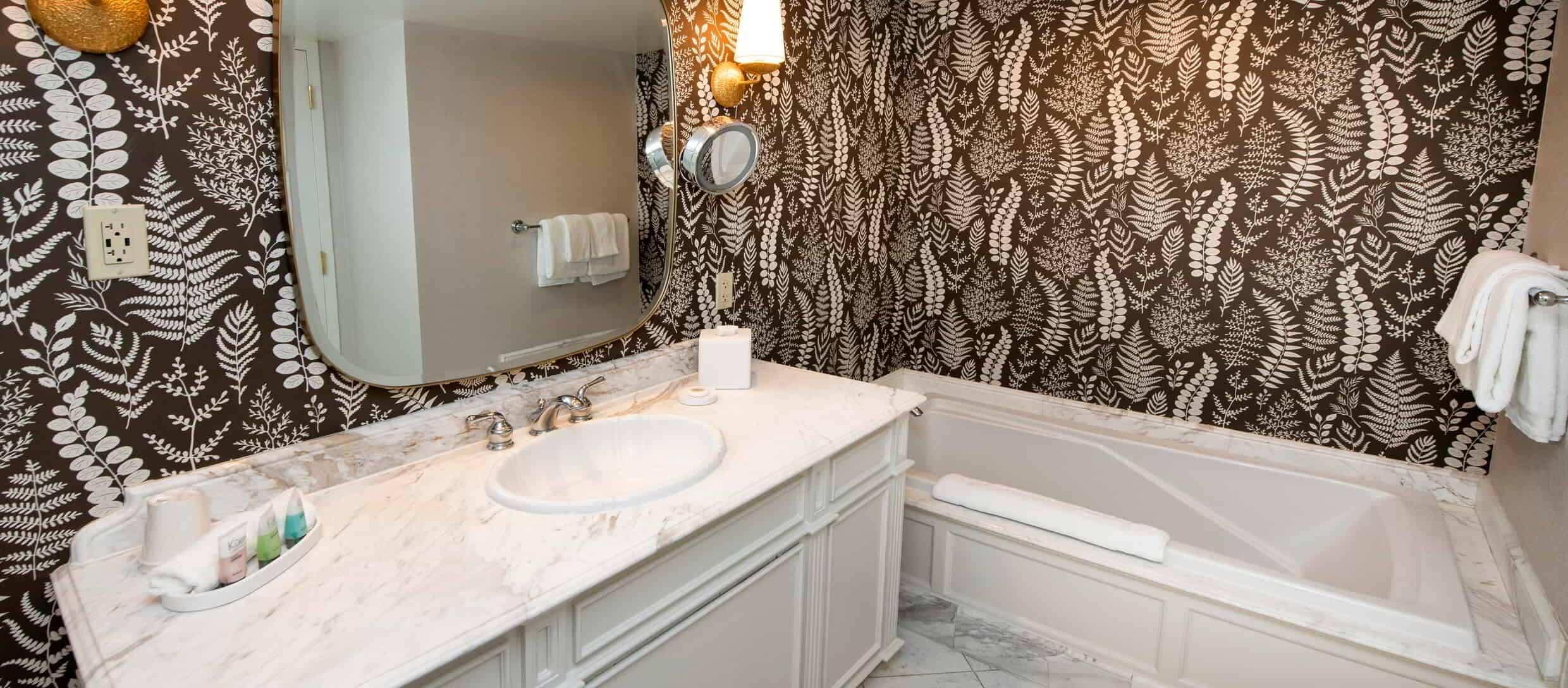 beau-rivage-hotel-deluxe-bathroom.jpg.image.2480.1088.high