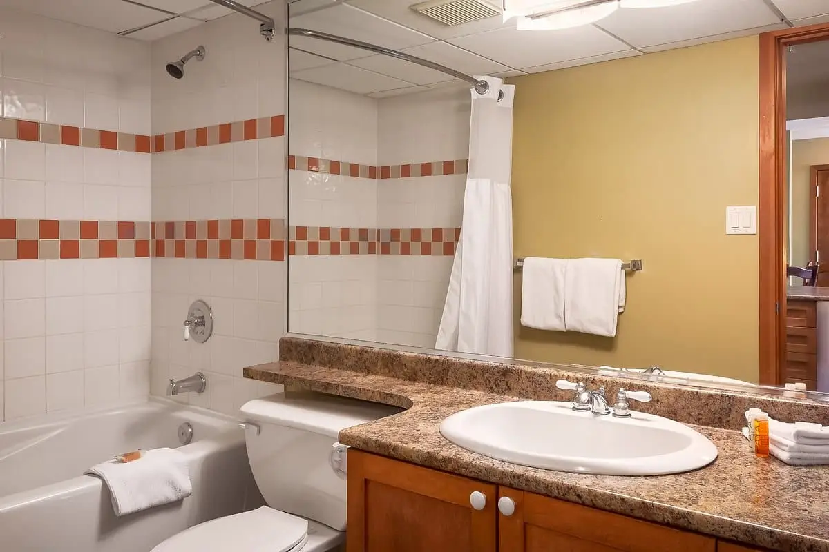 cascade-lodge-bathroom