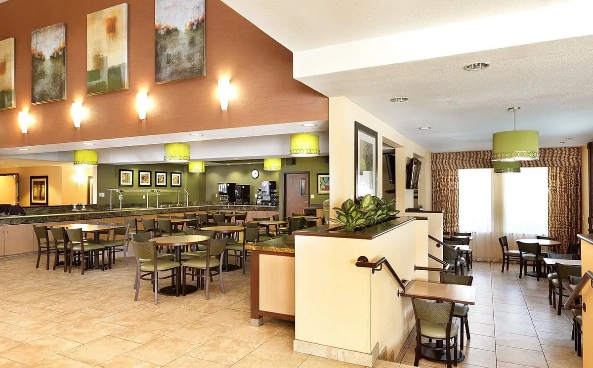 crystal-inn-hotel-suites (4)