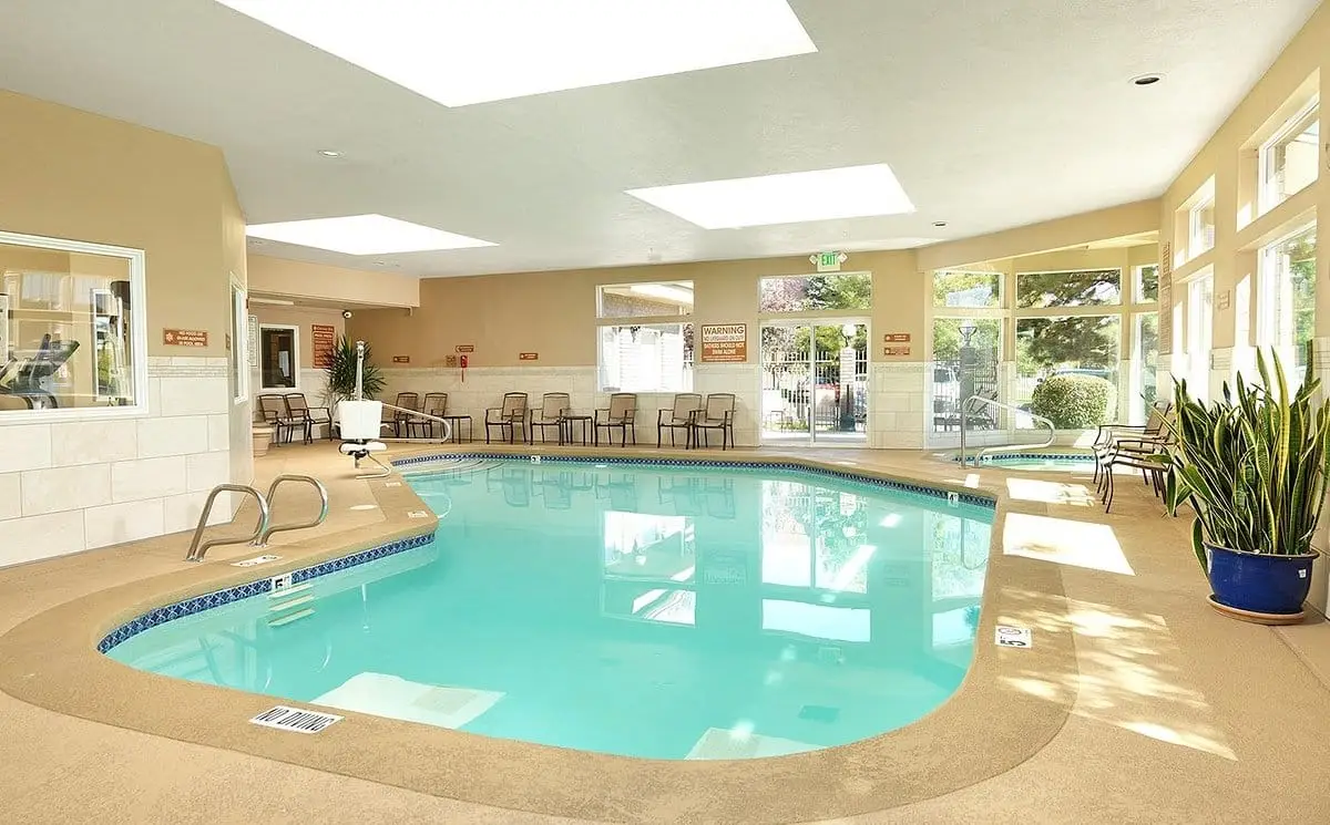 crystal-inn-hotel-suites (5)