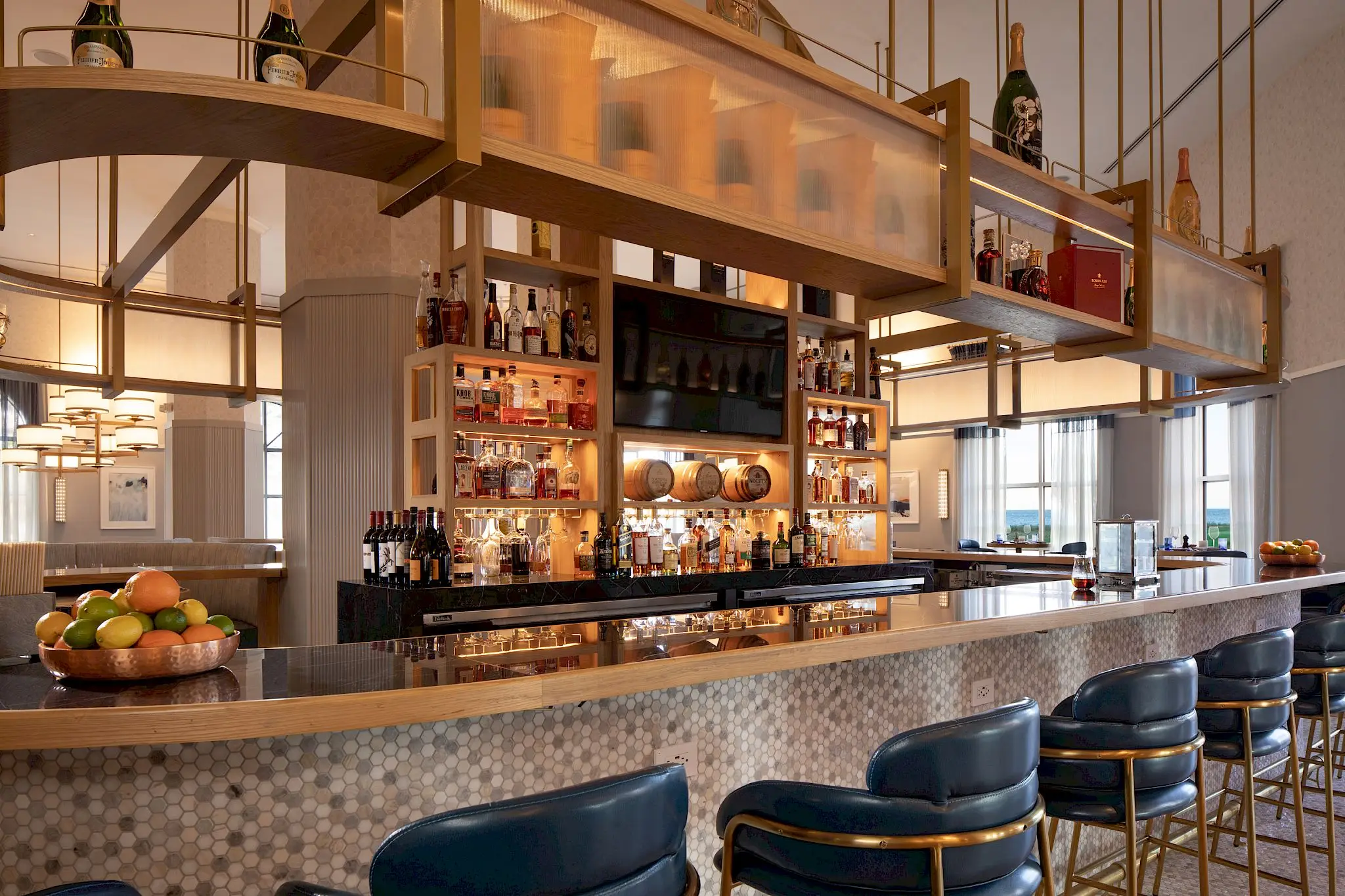 delfinos_bar_ii.2048x1365-srcset