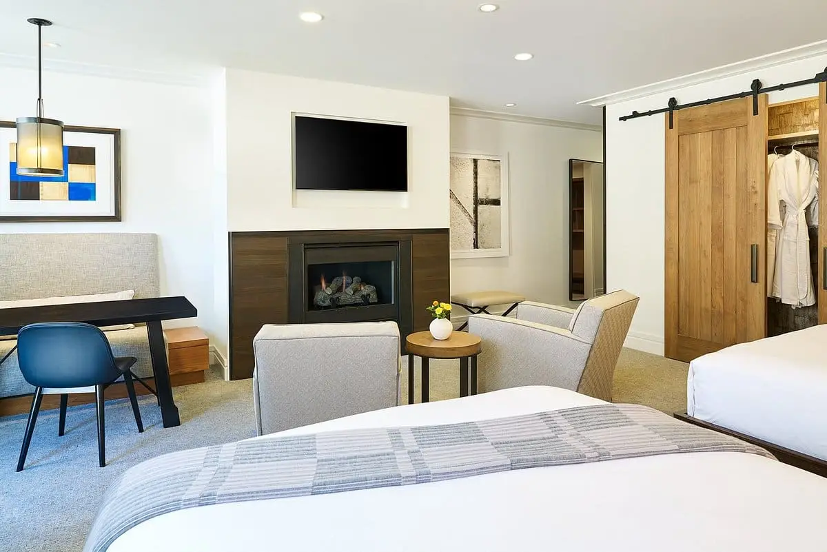 double-queen-guest-room