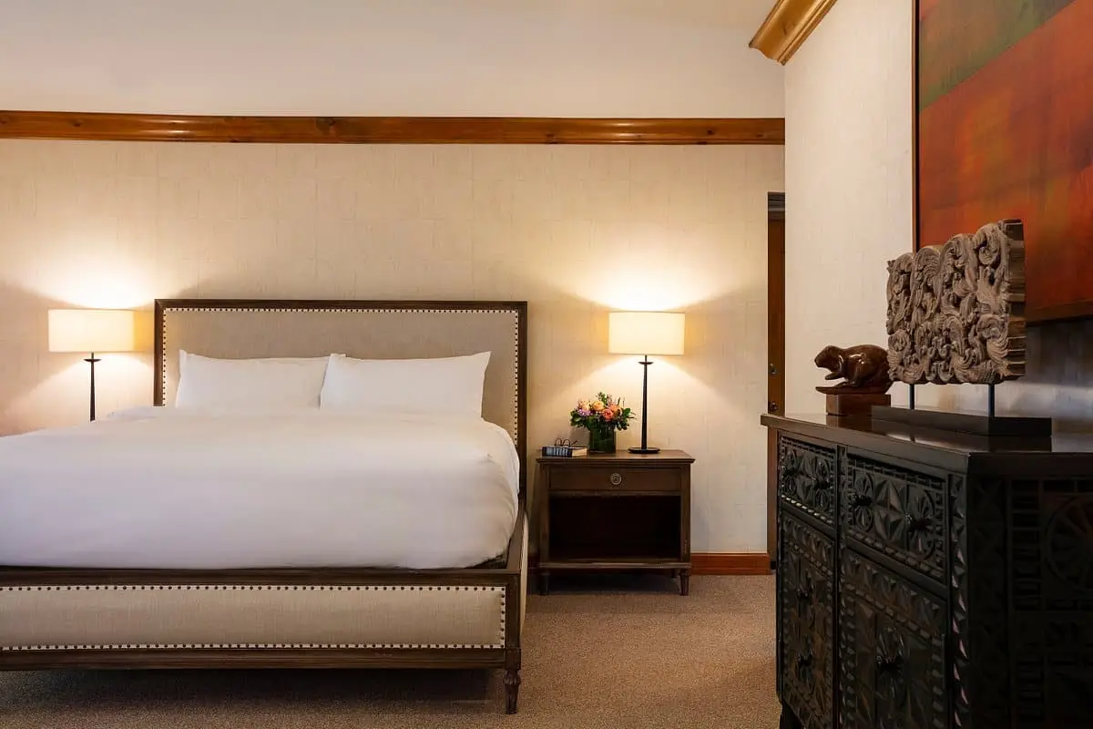 jack-scott-suite-bedroom