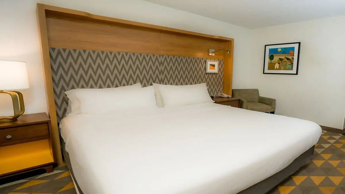 king-bed-available-with