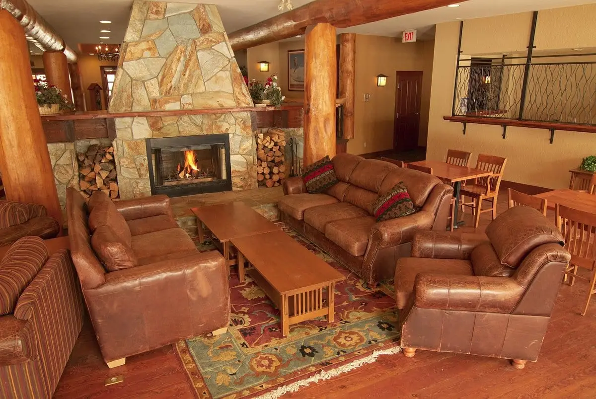 lobby-lounge-at-snow