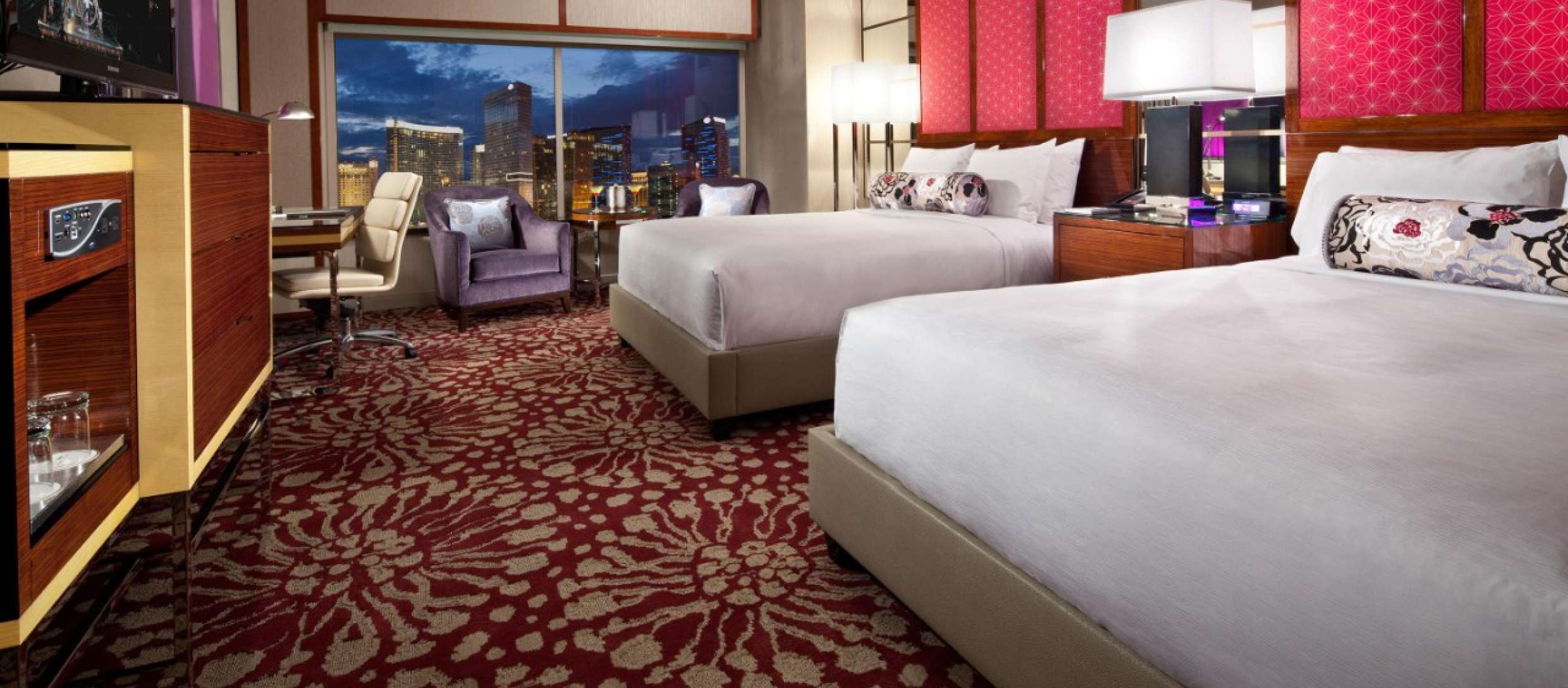 mgm-grand-hotel-rooms-grand-queen-bedroom-city-view-@2x.jpg.image.2480.1088.high