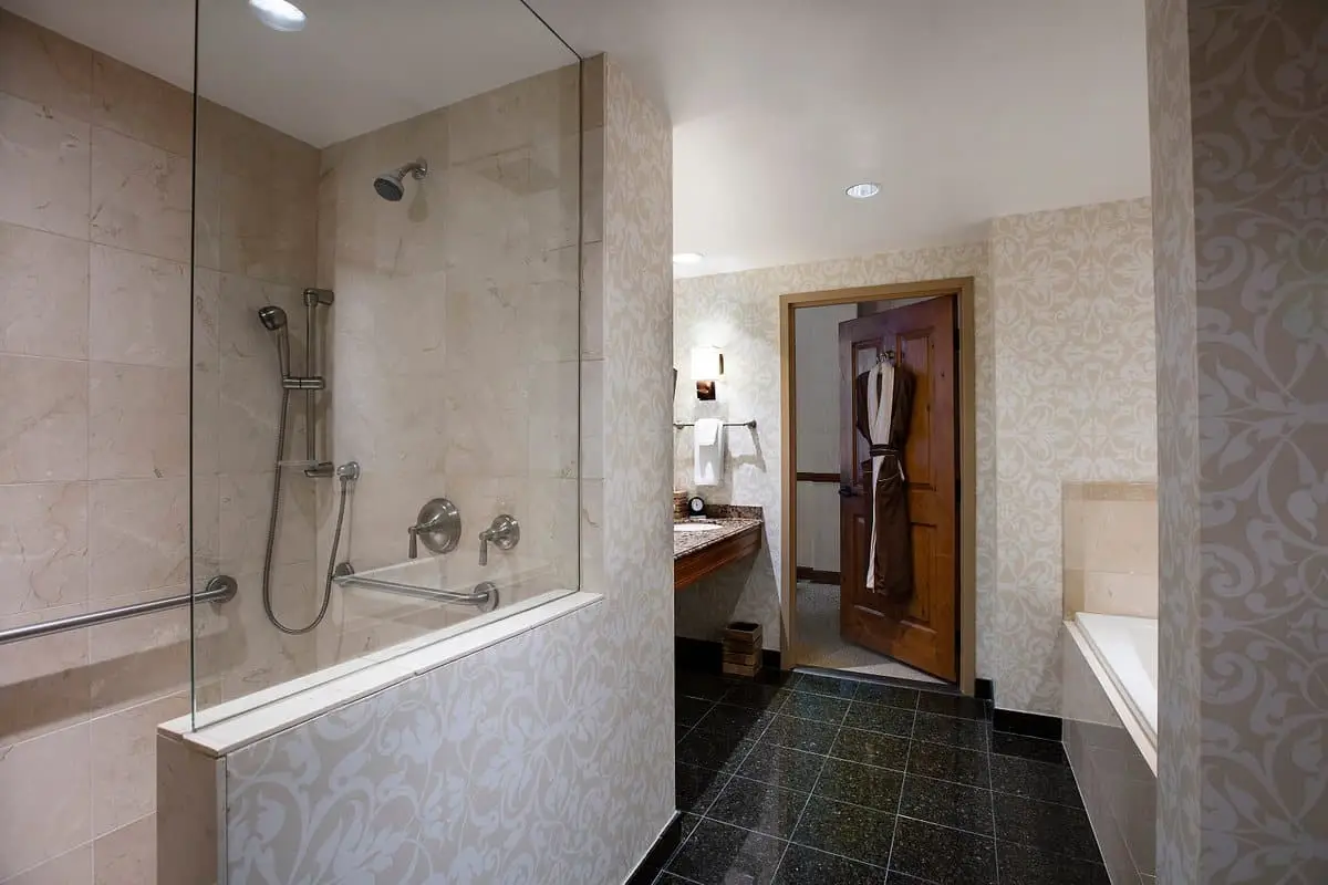 mount-powell-suite-bathroom