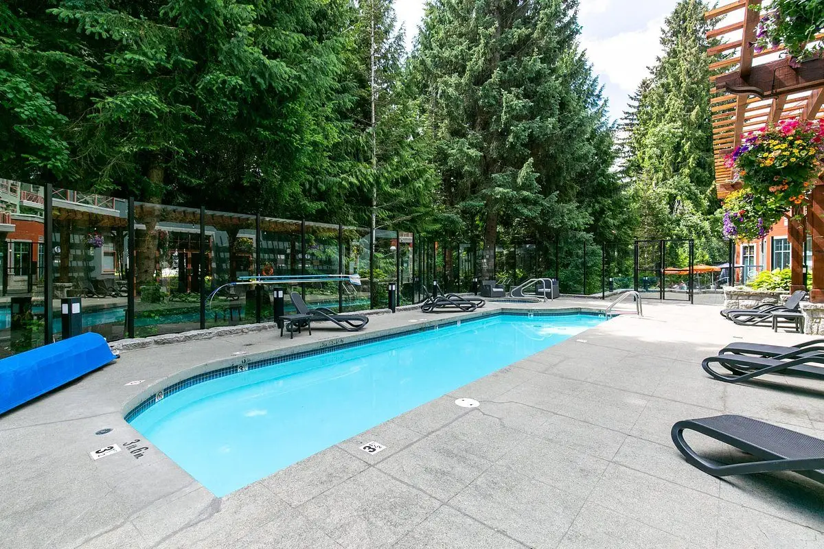 outdoor-pool (2)
