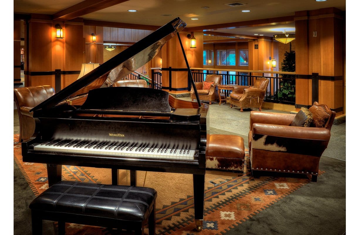piano-in-main-lobby