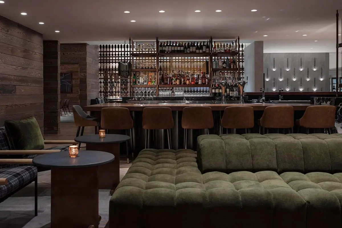 revel-lounge (1)