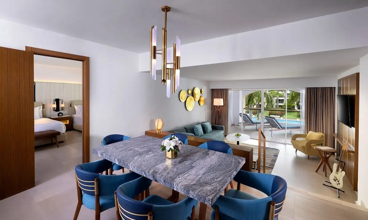 rock-suite-living-area