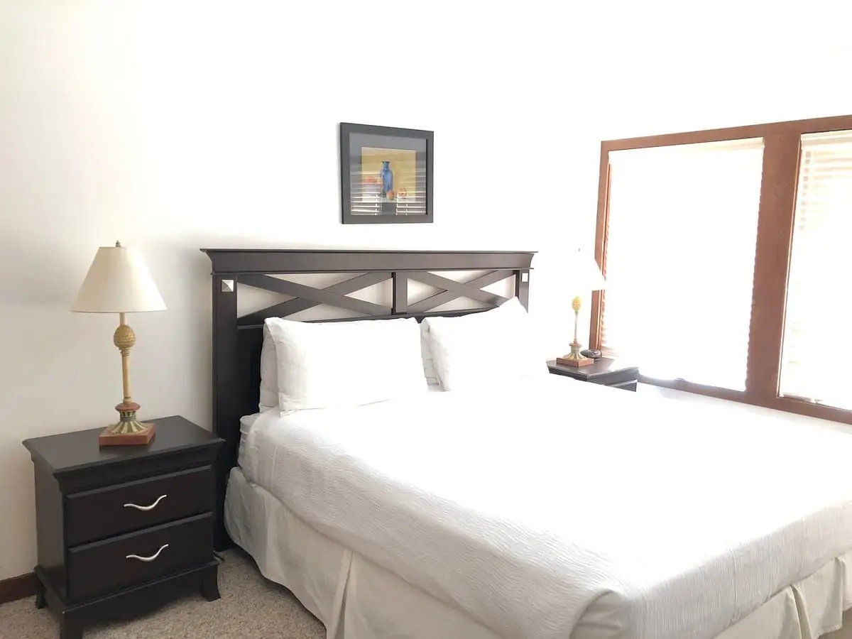 sample-th-bedroom