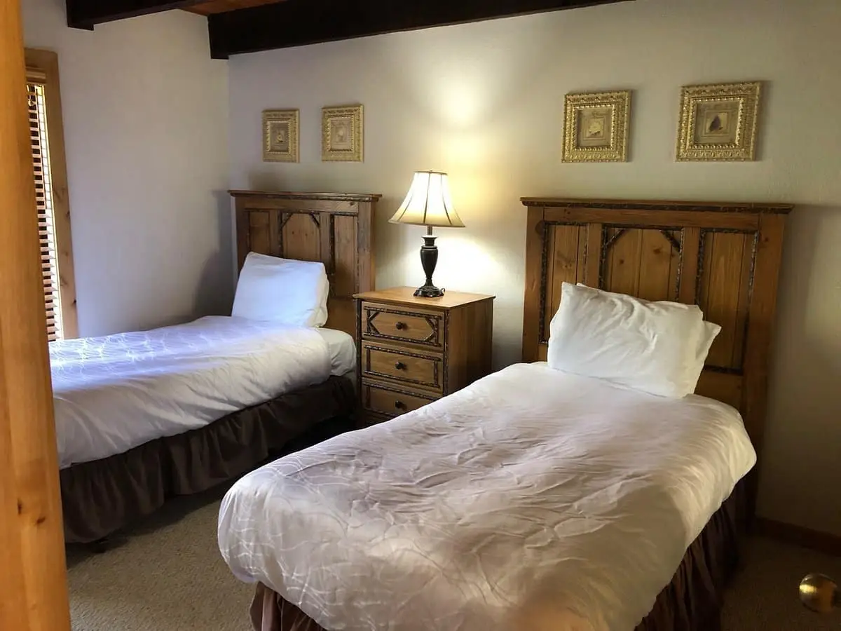 sample-twin-room