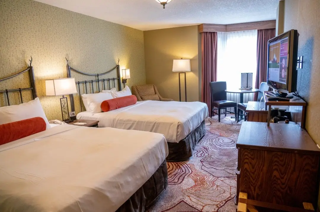 superior-hotel-room-1080-2