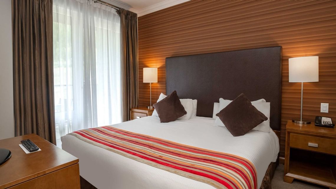 sutton-place-hotel-revelstoke-2-bedroom-suite-01_wide