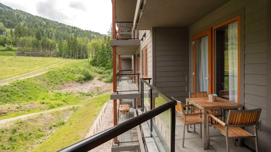 sutton-place-hotel-revelstoke-2-bedroom-suite-08_wide