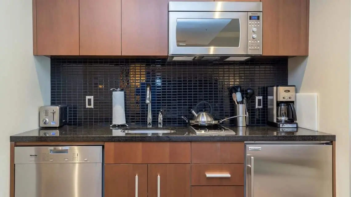 sutton-place-hotel-revelstoke-studio-suite-03_wide