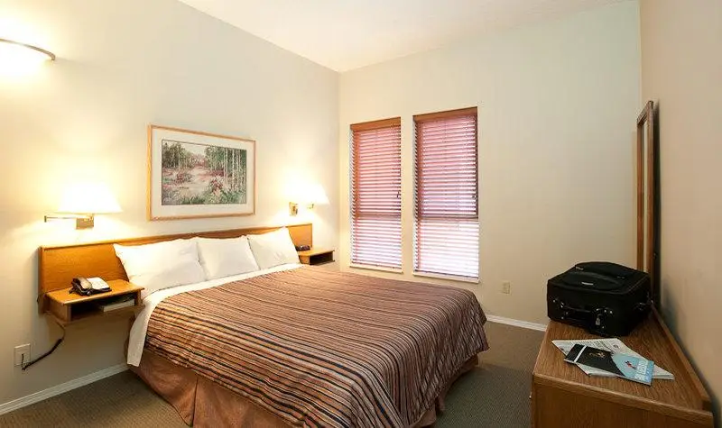 tantalus-master-bedroom