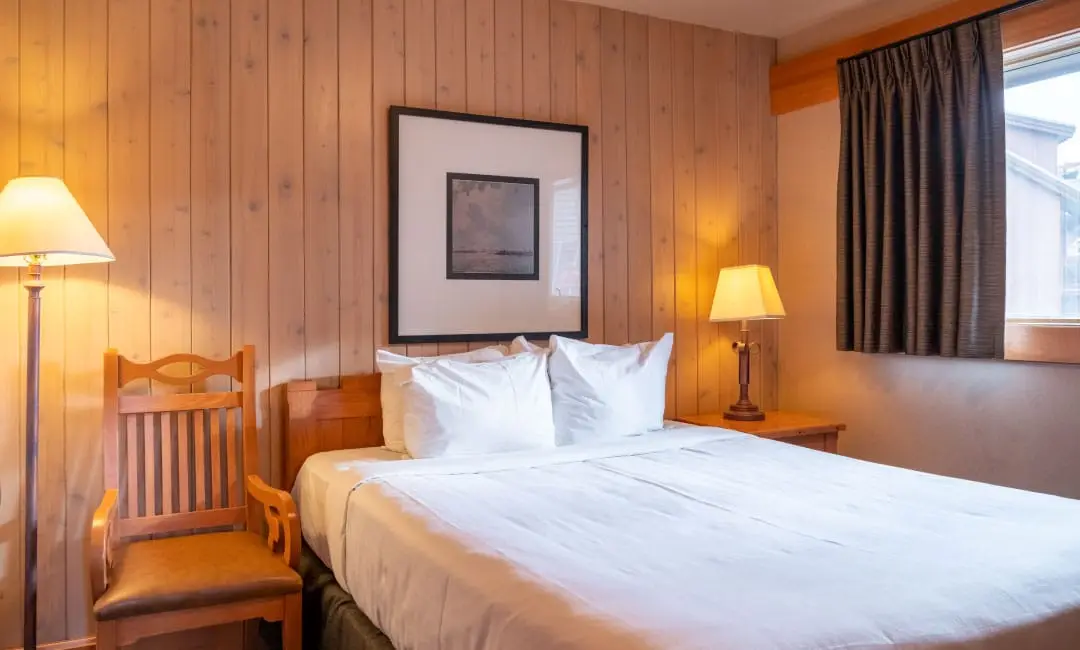 two-bedroom-jetted-tub-bedroom2-1080