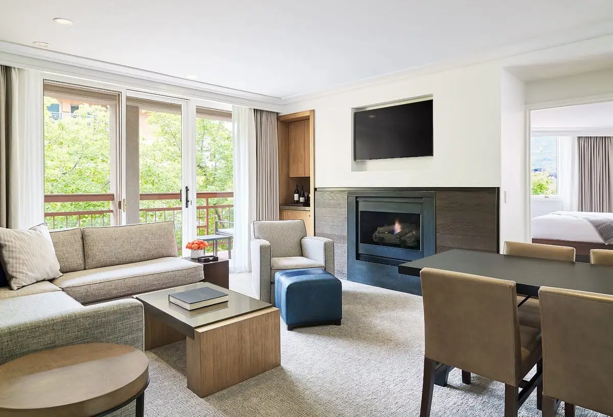 two-bedroom-suite-living
