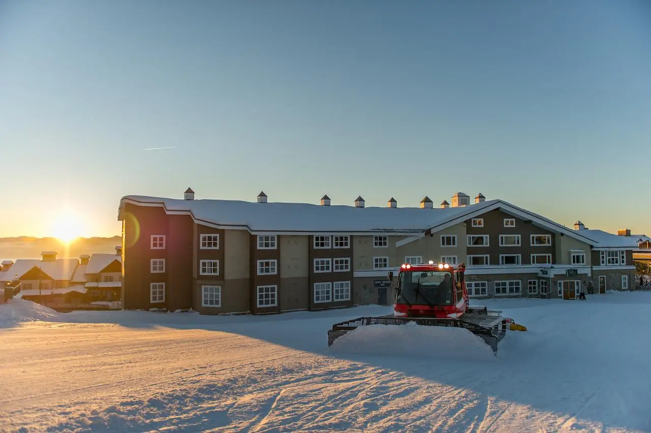 white-crystal-inn-exterior