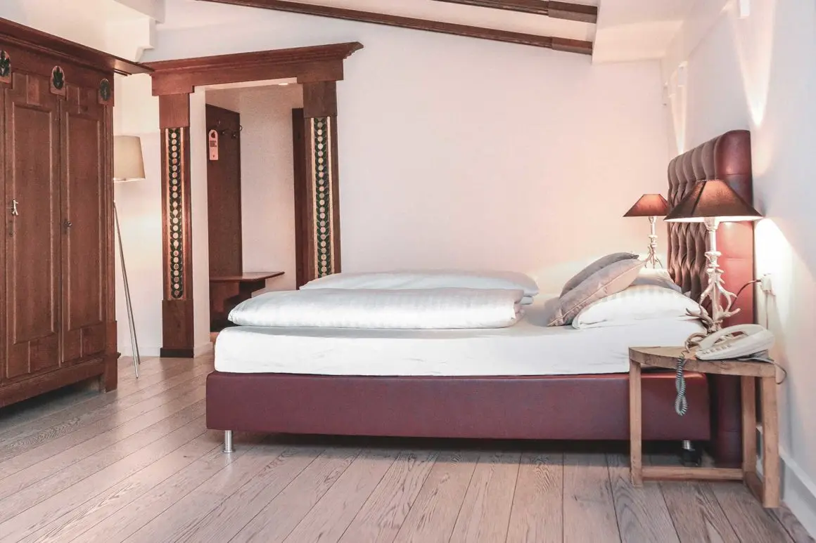 xDoppelzimmer_Hahnenkamm_Bett2-1160x773.jpg.pagespeed.ic.xswWTnfyQO