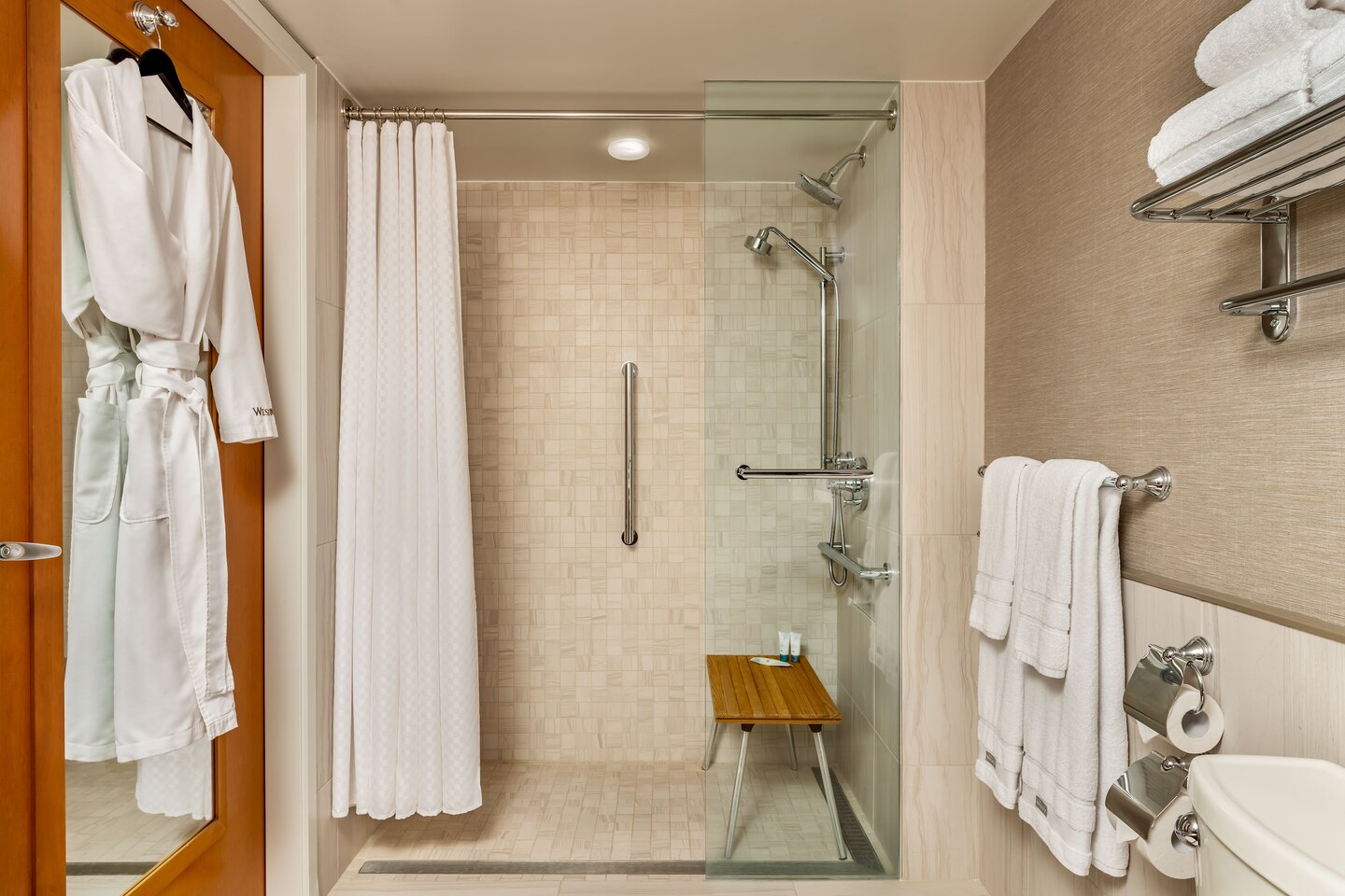 ysewi-accessible-guestbathroom-8031-hor-clsc