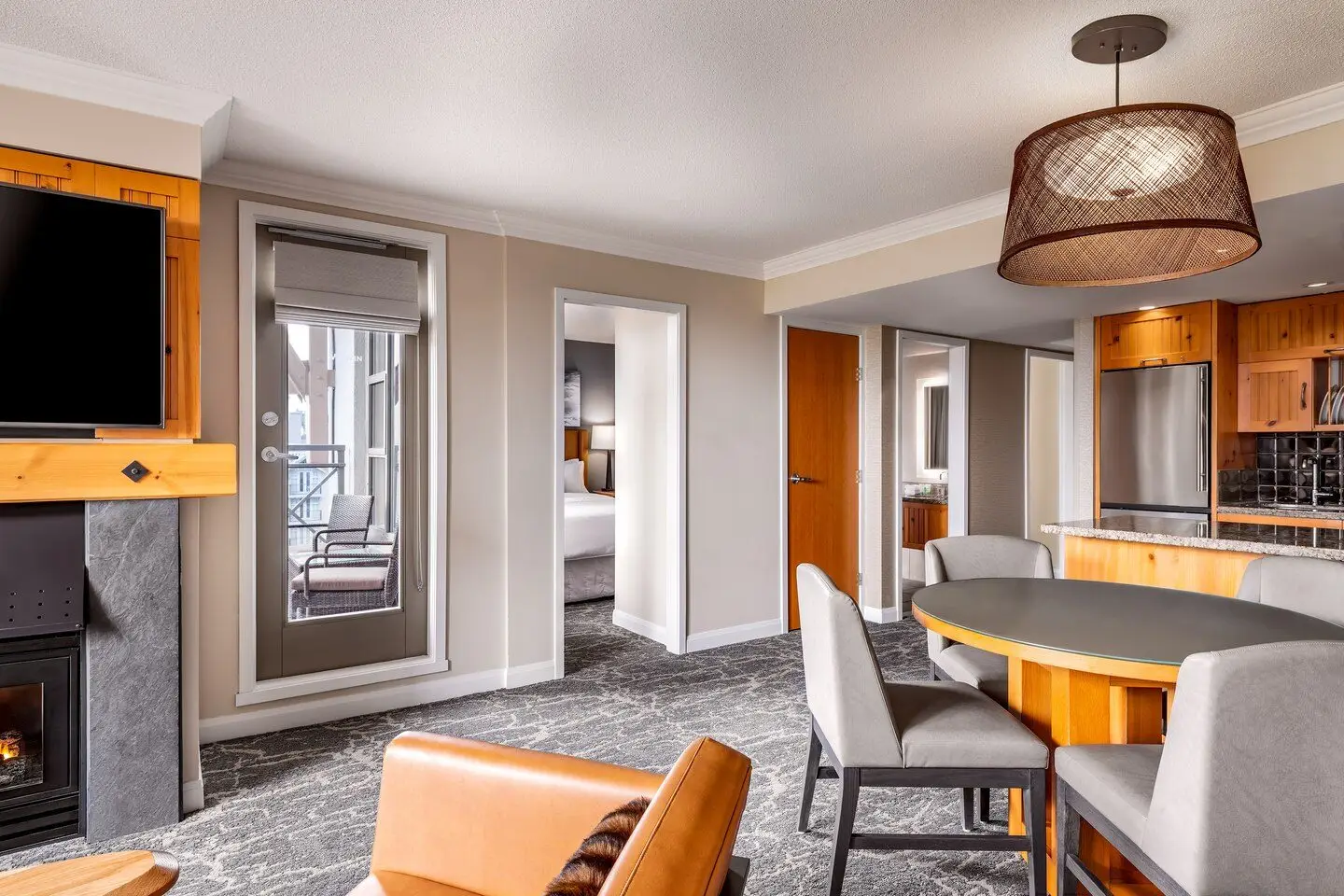 ysewi-two-bedroom-suite-2579-hor-clsc