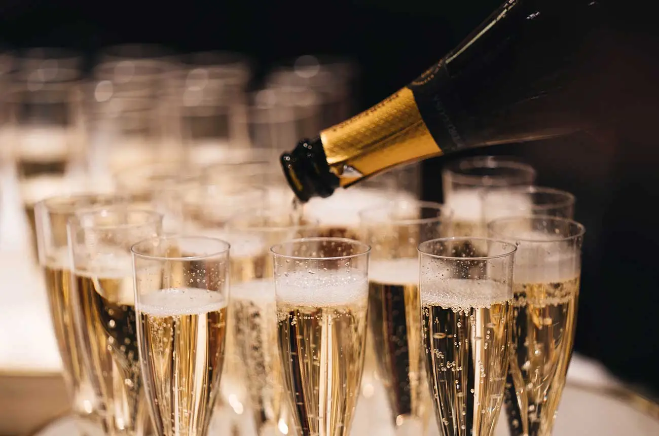 Champagne-vs-Prosecco