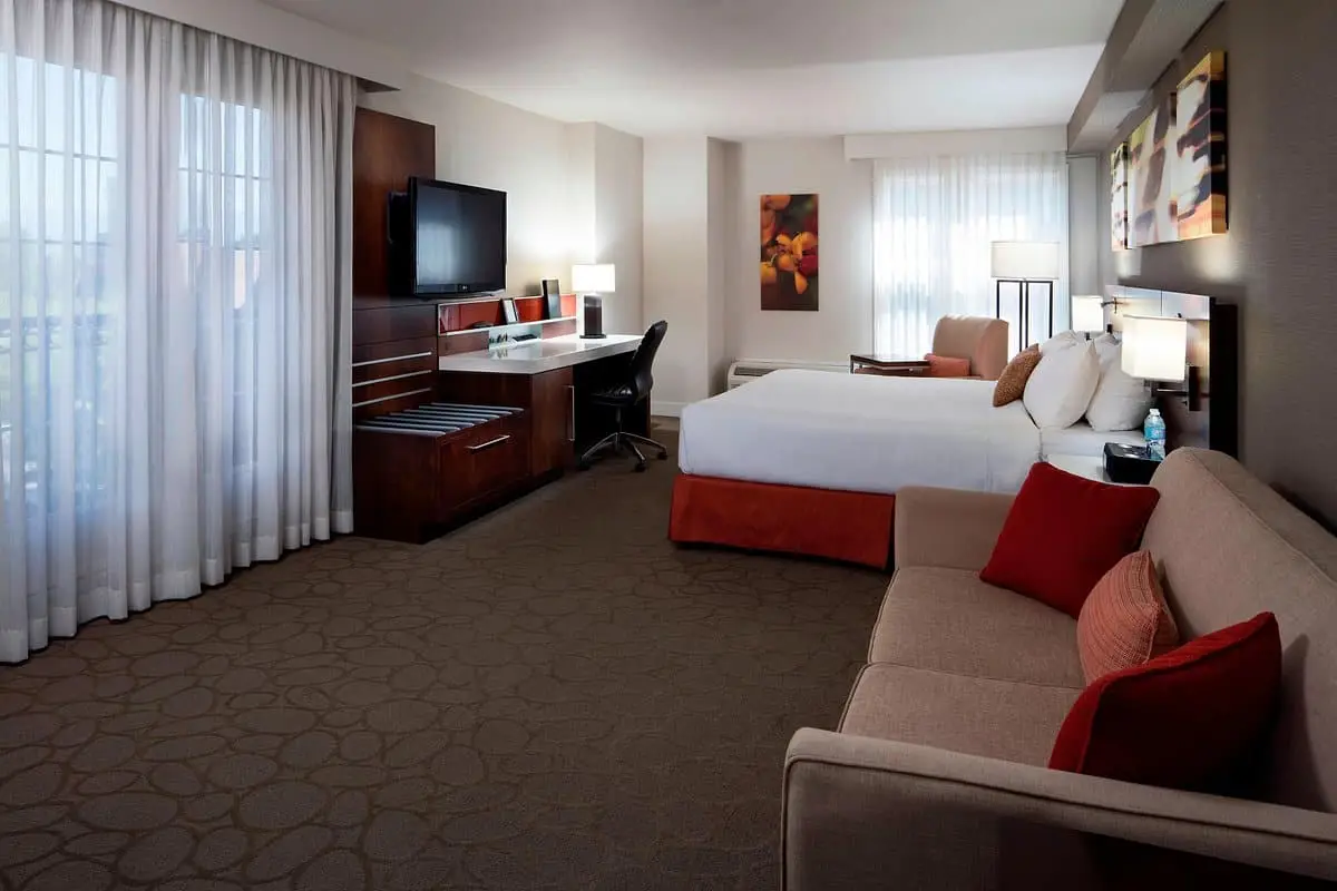 king-deluxe-guest-room