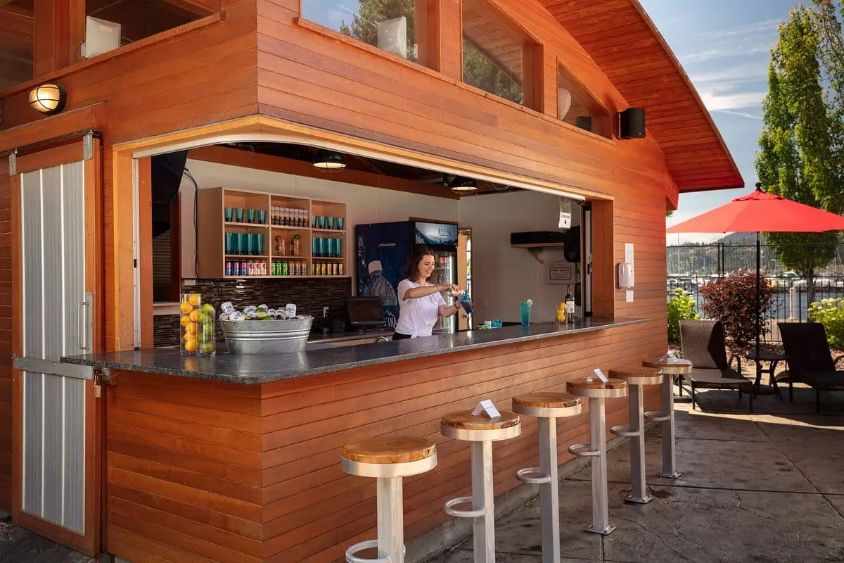 poolside-bar