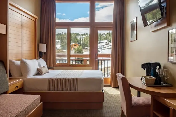 Deluxe+View+With+Balcony+Room-2