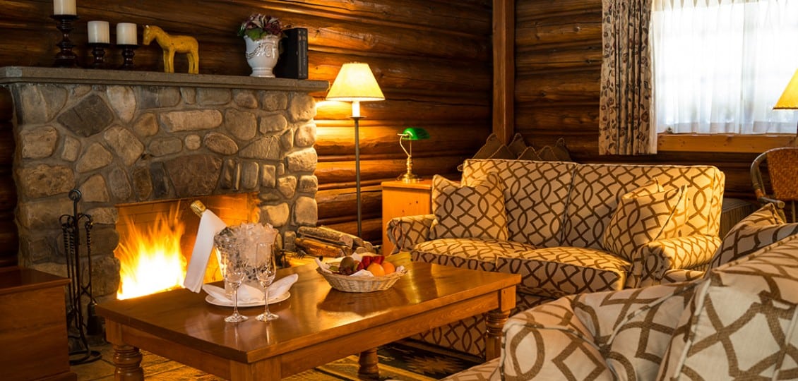Pipestone-1-cabin-living-room-1130x540