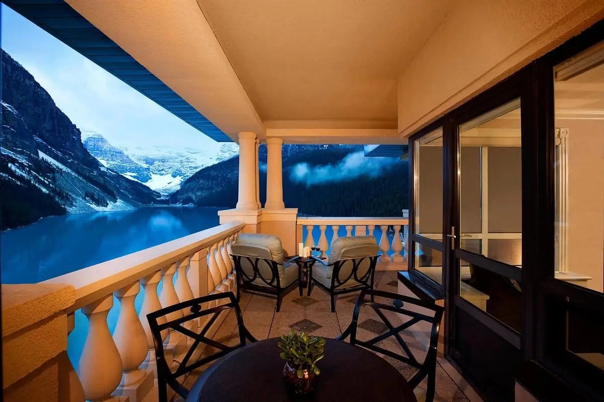 fairmont-chateau-lake