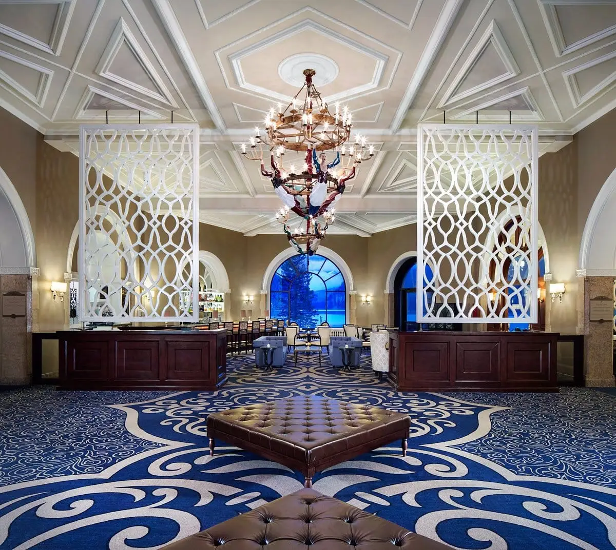 lakeview-lounge-at-fairmont