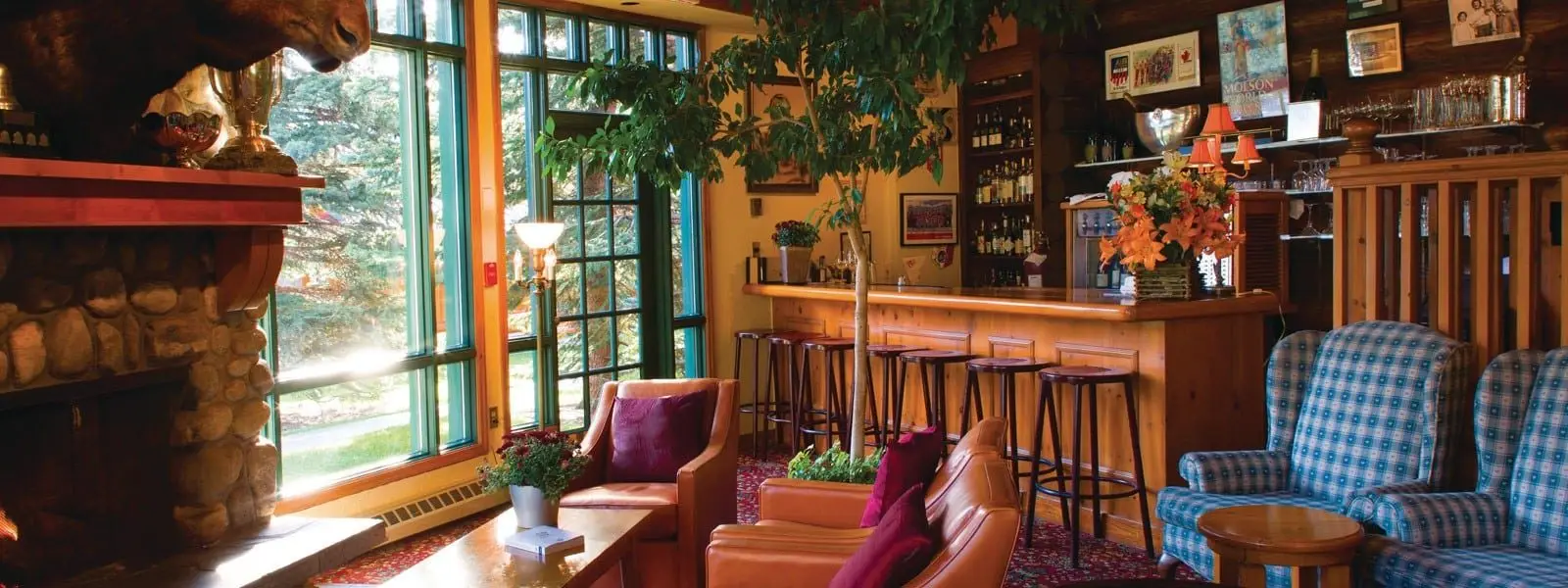 sir-norman-lounge-posthotel-1600x600